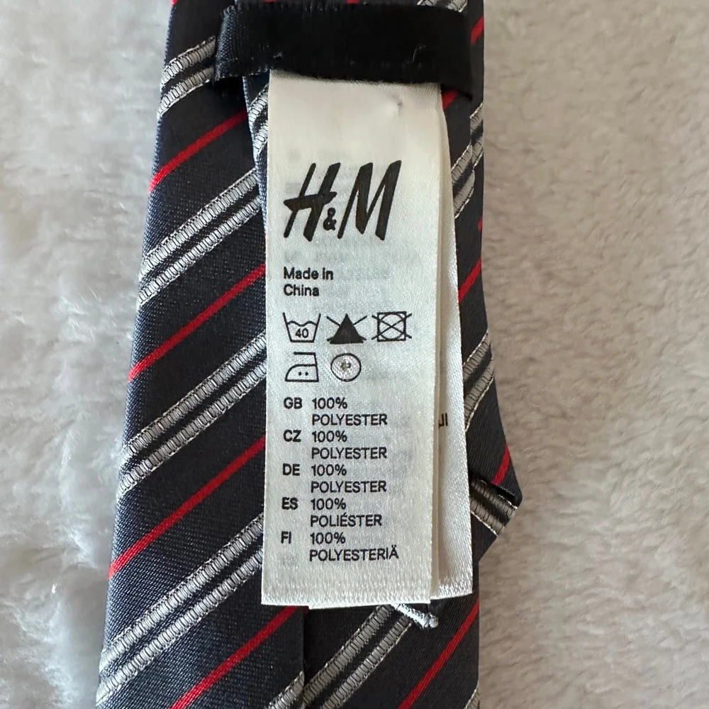 H&M Boys Black Red Striped Tie Polyester 9 inches Pre-Tied Neck Strap